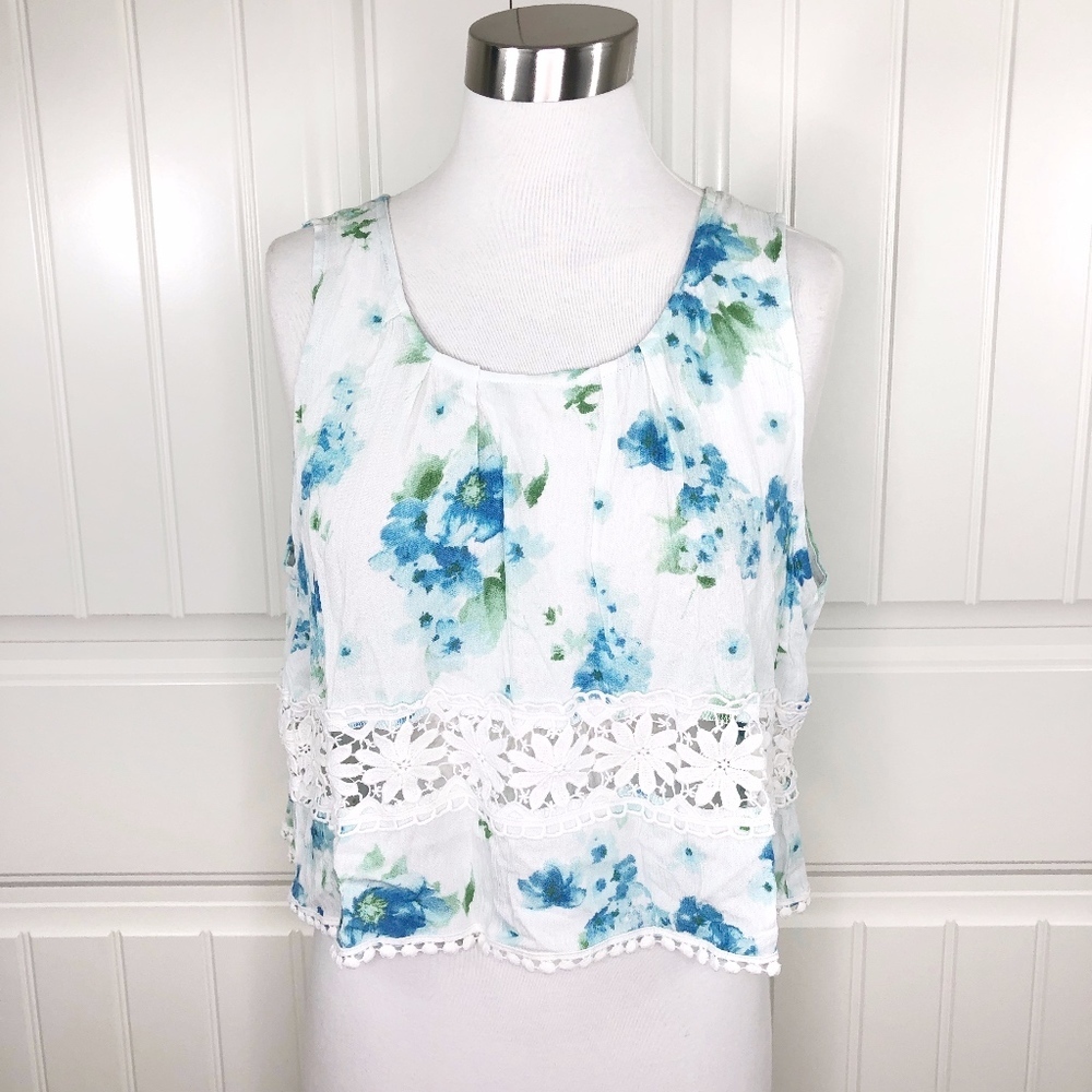 Papaya Clothing Timing White Blue Floral Crop Top - Picture 2 of 5